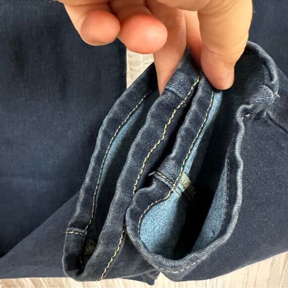 MK 10 IZZY SKINNY DARK WASH LIGHTWEIGHT 28” INSEAM JEANS - Picture 10 of 13